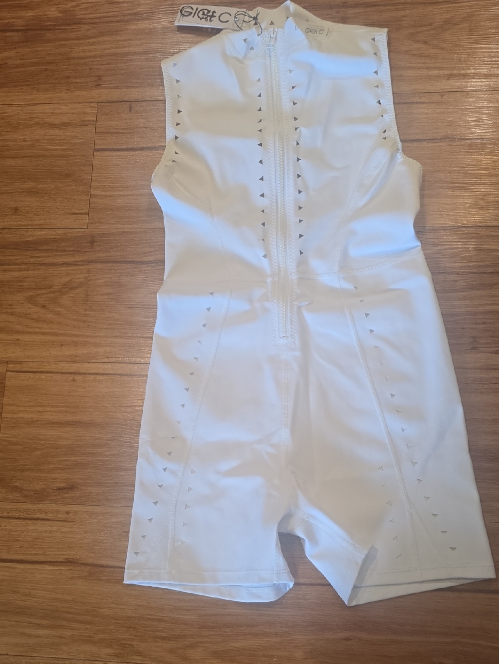 GIGI C Kina Romper Sleeveless White Laser Cut Sz S, NWT - Picture 6 of 8